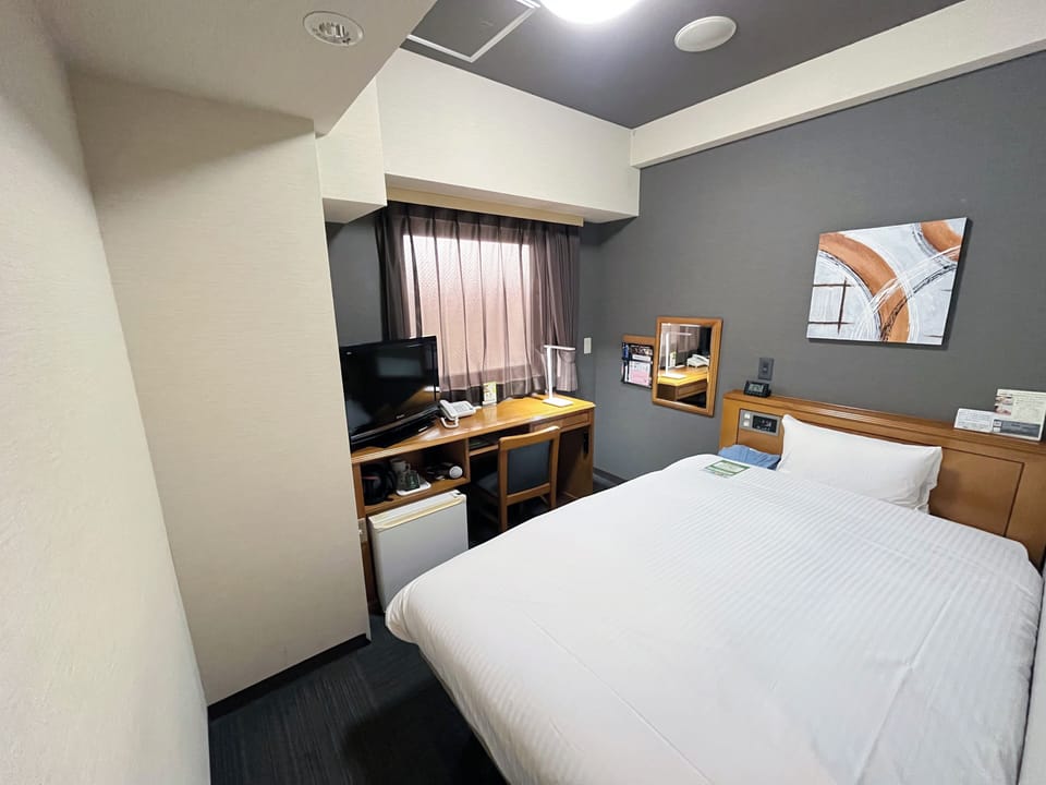WiFi (free), bed sheets