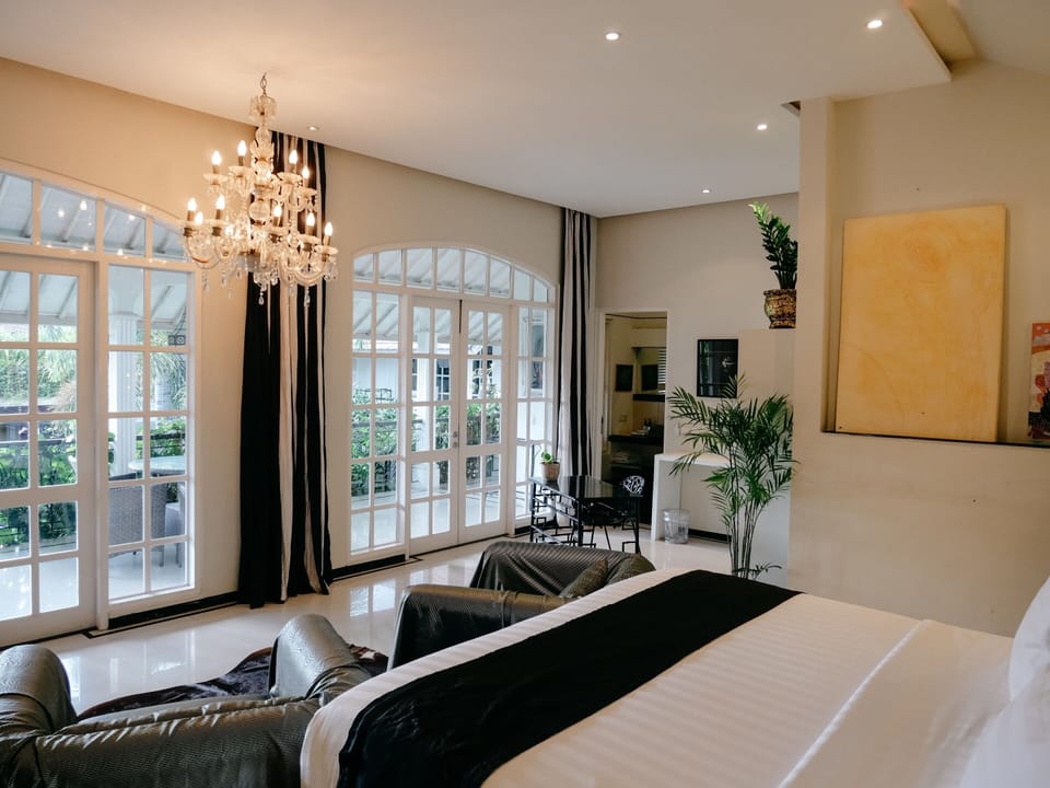 Casa Artista Pool View Suite | In-room safe, free cribs/infant beds, free WiFi, bed sheets