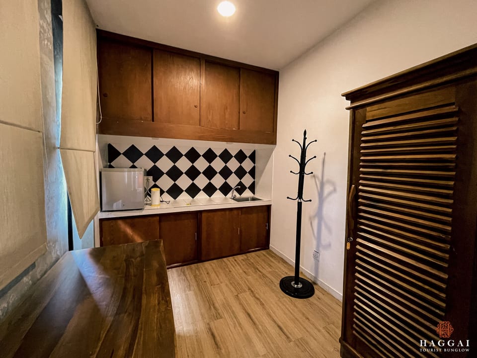 Junior Double Room, 1 King Bed, Refrigerator & Microwave | Individually decorated, free WiFi