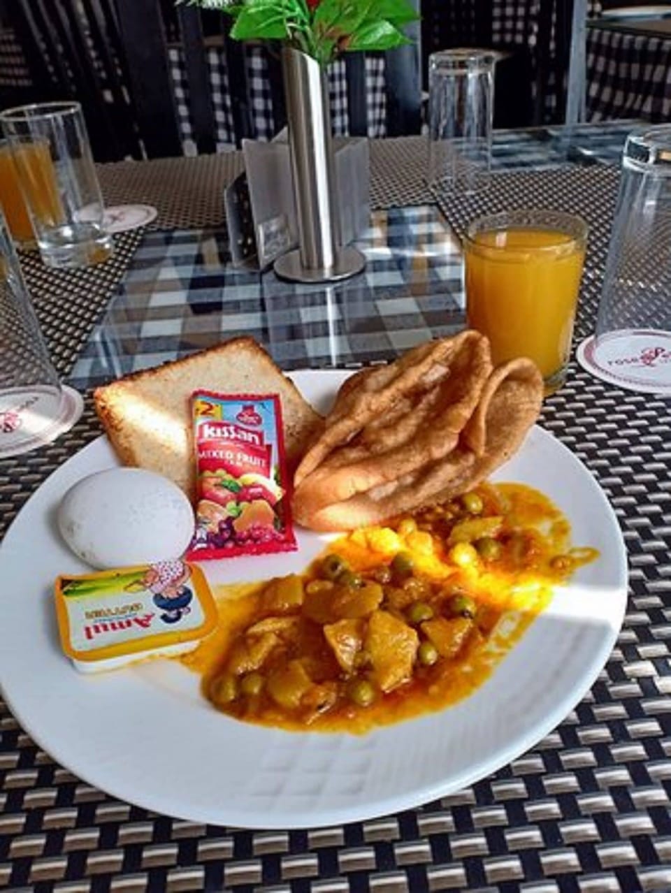 Daily continental breakfast for a fee
