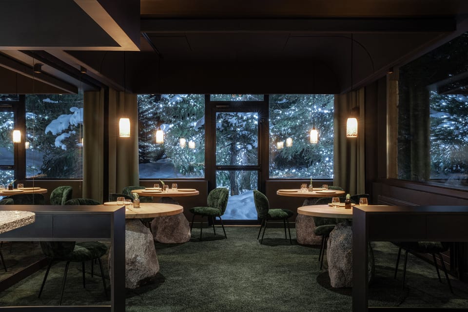 3 restaurants, breakfast, lunch, dinner served; local cuisine