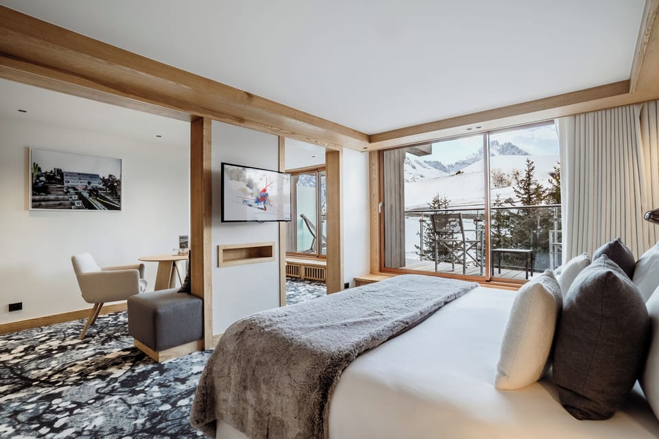 Junior Suite, Balcony (Double) | Desk, soundproofing, iron/ironing board (on request), WiFi (free)