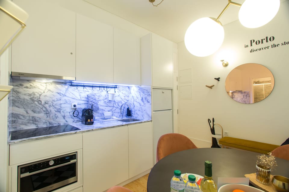 Deluxe Apartment, 1 Bedroom, Terrace (2) | Private kitchen | Full-size fridge, microwave, oven, stovetop