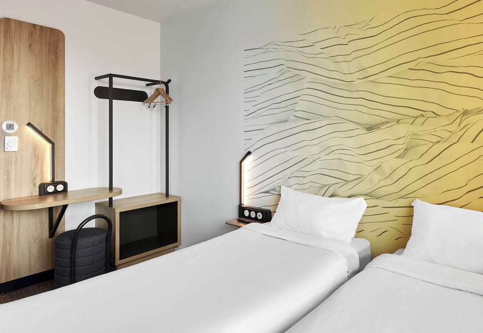 Twin Room | Desk, free WiFi, bed sheets