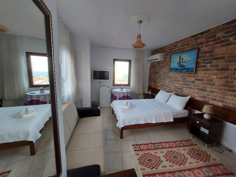 Comfort Suite, 2 Bedrooms | 1 bedroom, premium bedding, minibar, desk