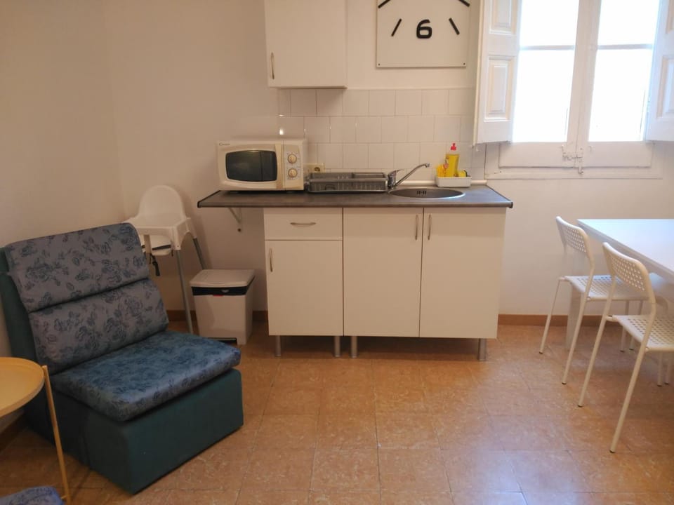 Microwave, electric kettle
