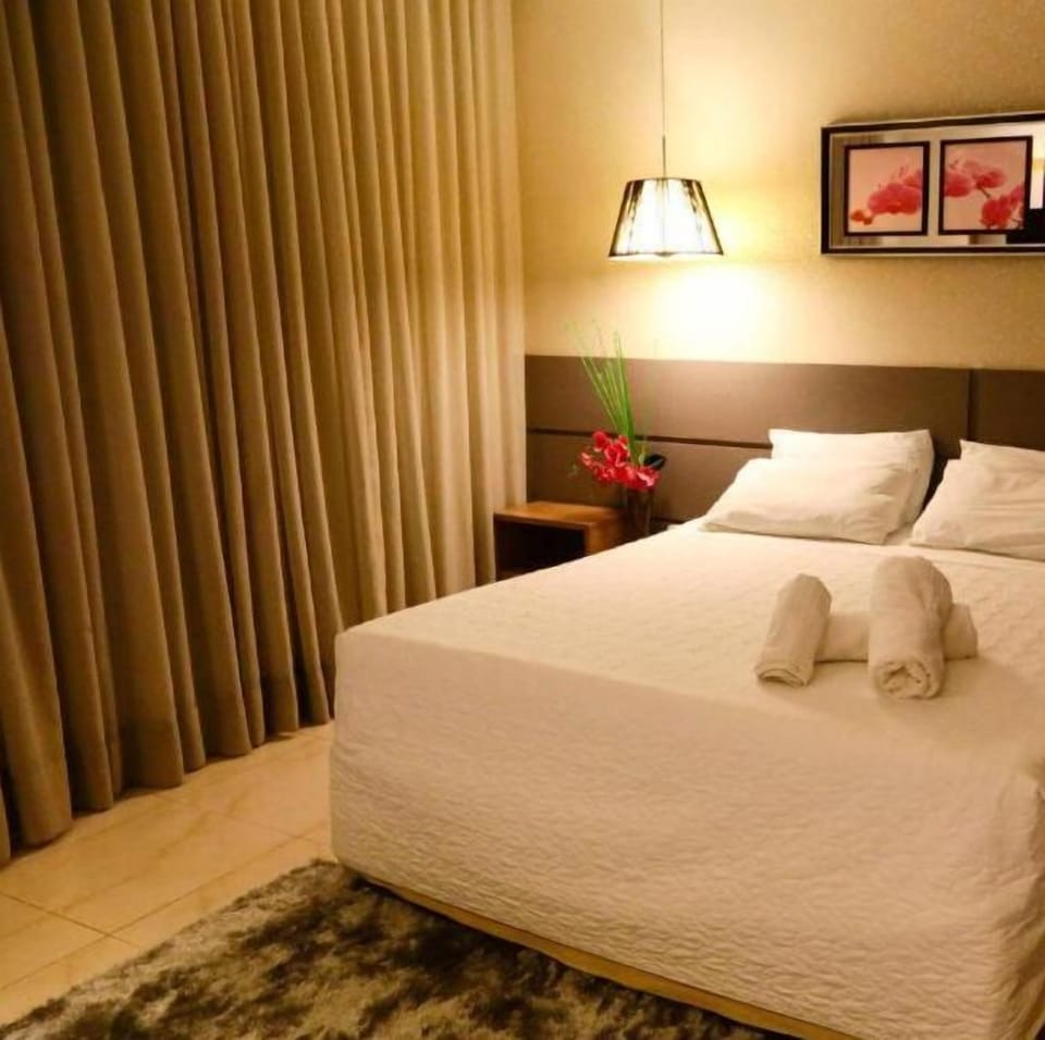Minibar, travel crib, WiFi (free)