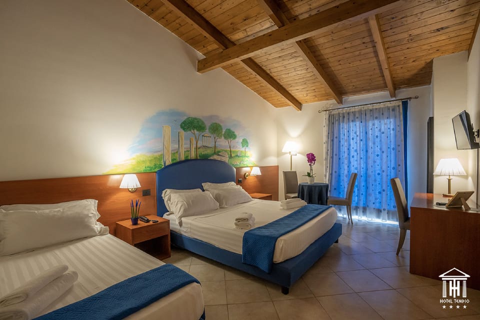 Classic Triple Room | In-room safe, desk, soundproofing, WiFi (free)