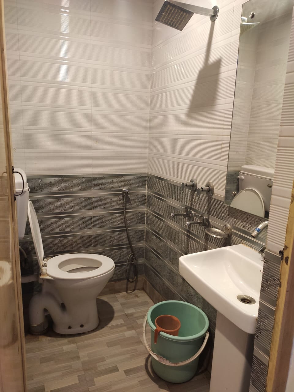 Superior Double Room | Bathroom shower
