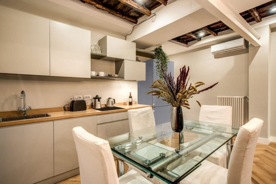 Apartment, 3 Bedrooms | In-room dining