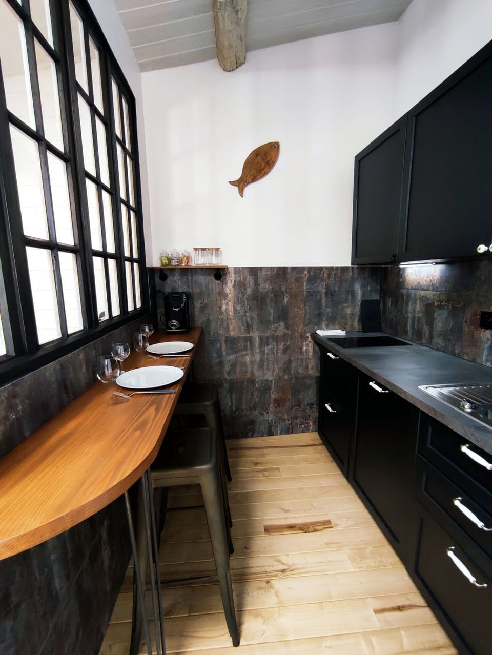 Romantic Apartment, Private Bathroom | Shared kitchen | Fridge, microwave, oven, stovetop