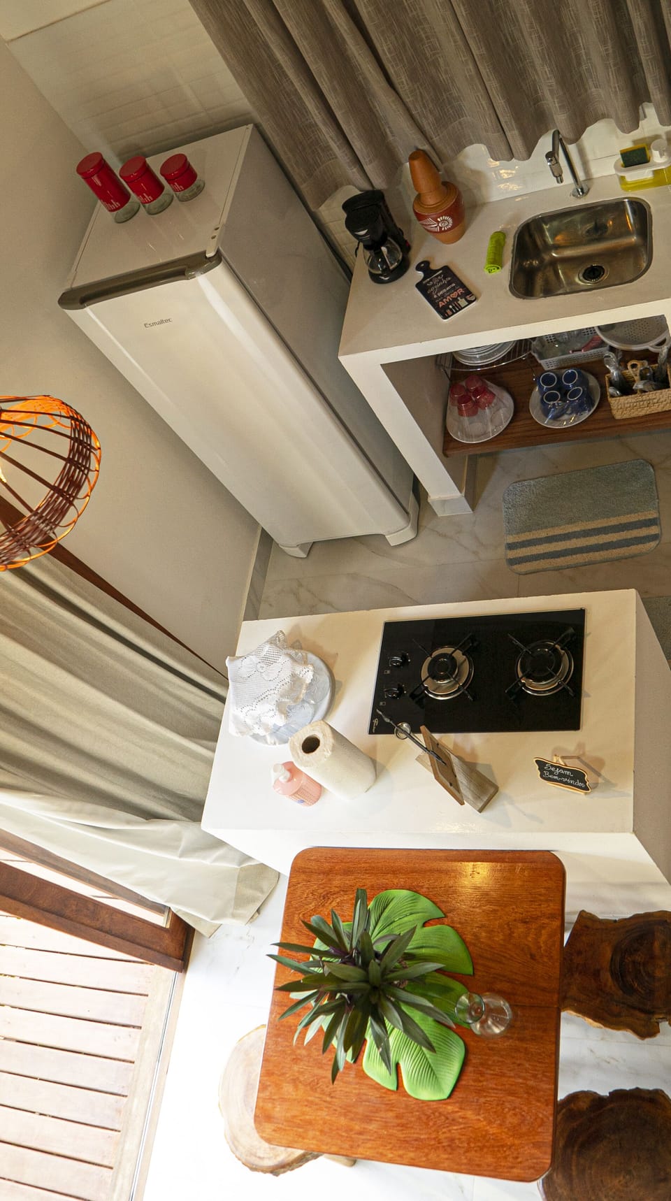 Fridge, microwave, stovetop, blender