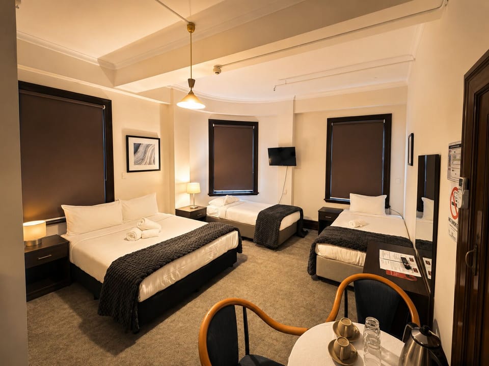 Ensuite Room with Private Bathroom | Iron/ironing board, WiFi (free), bed sheets