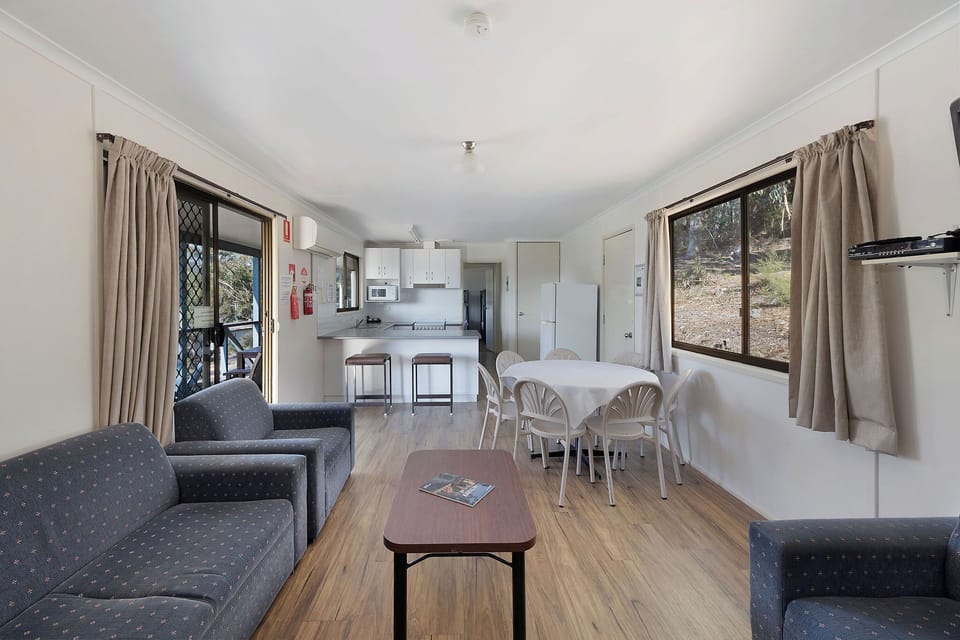 Standard Cabin - Sleeps 7 | Living area | 28-inch TV with digital channels
