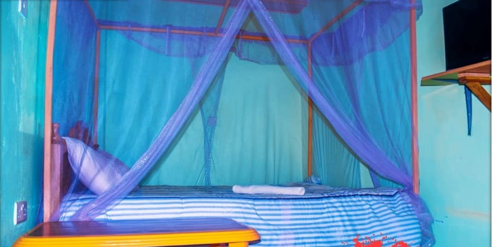 Single Room | Desk, laptop workspace, free WiFi, bed sheets