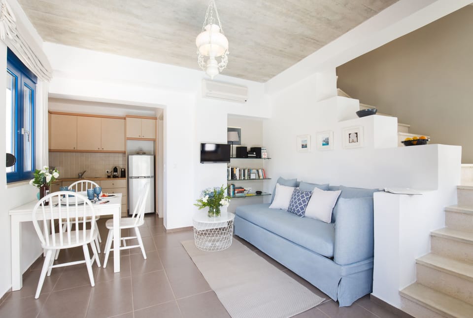 Exclusive Suite, Private Pool | Living area | Flat-screen TV
