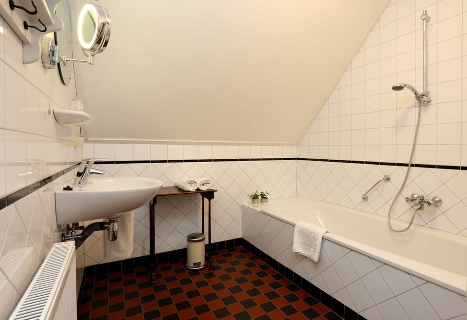 Standard Apartment | Bathroom | Combined shower/tub, deep soaking tub, free toiletries, hair dryer