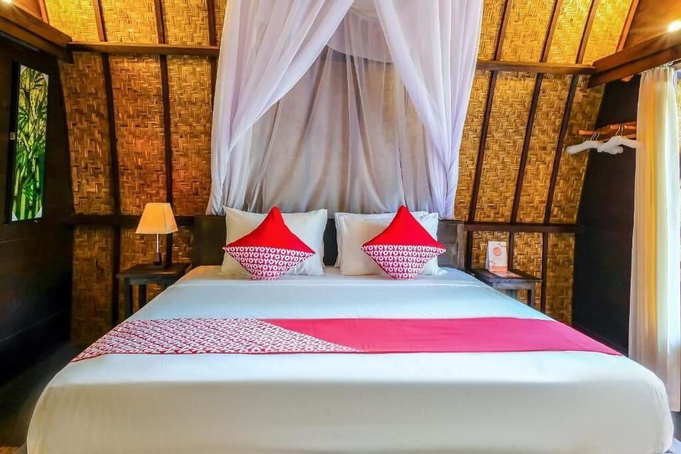 Desk, rollaway beds (surcharge), WiFi (free), bed sheets