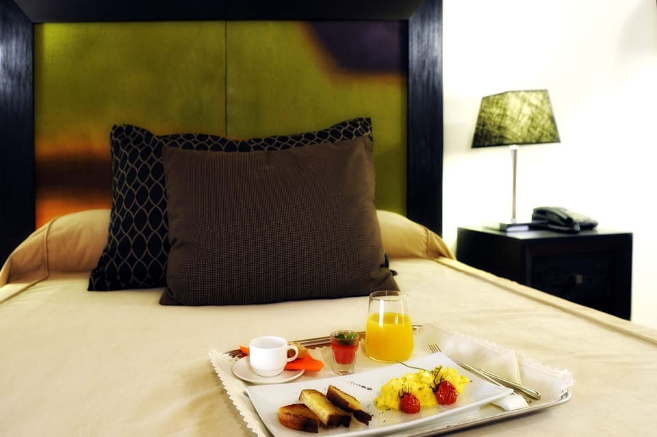 Basic Single Room, 1 Twin Bed | Minibar, in-room safe, desk, blackout drapes