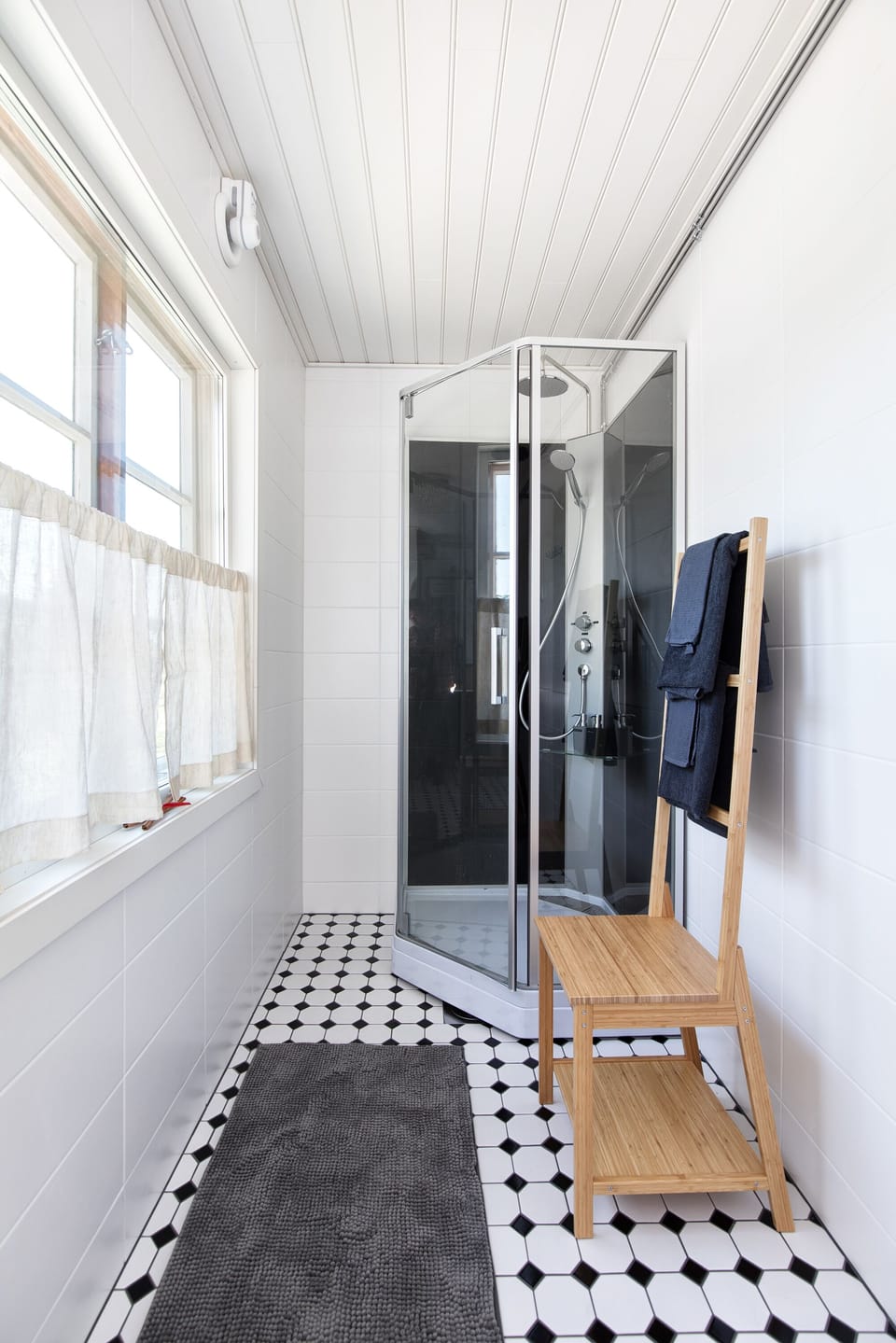 Deluxe Double Room | Bathroom | Shower, rainfall showerhead, hair dryer, heated floors