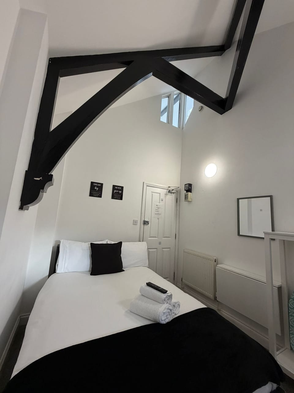 Standard Double Room | Iron/ironing board, free WiFi, bed sheets