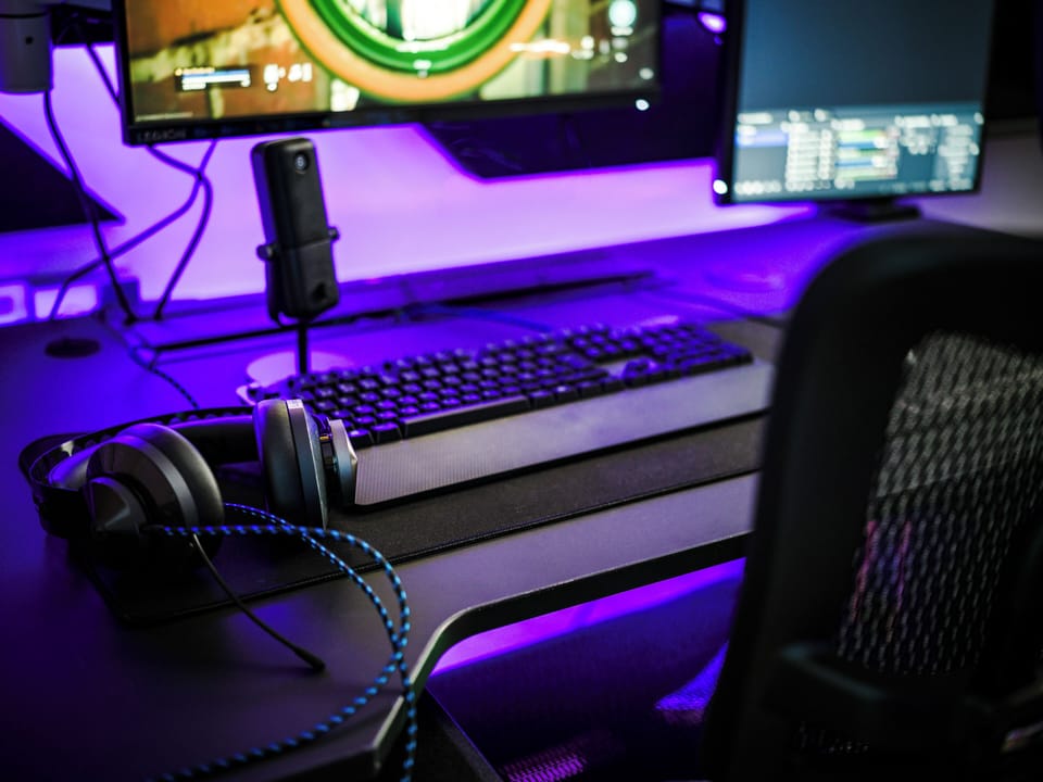 Room (Gaming) | Desk, laptop workspace, iron/ironing board, bed sheets