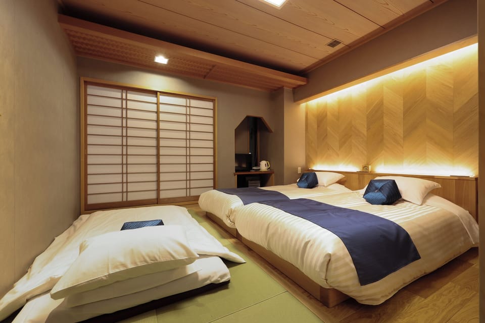 [Non-Smoking] Japanese-Western Deluxe Twin Room | In-room safe, WiFi (free), bed sheets