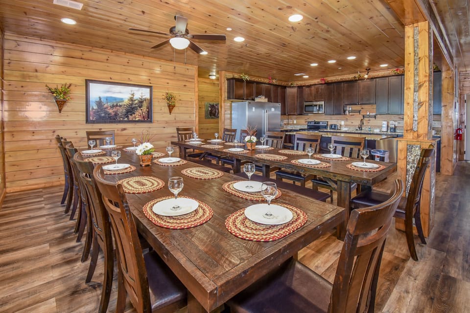 Family Cabin | In-room dining