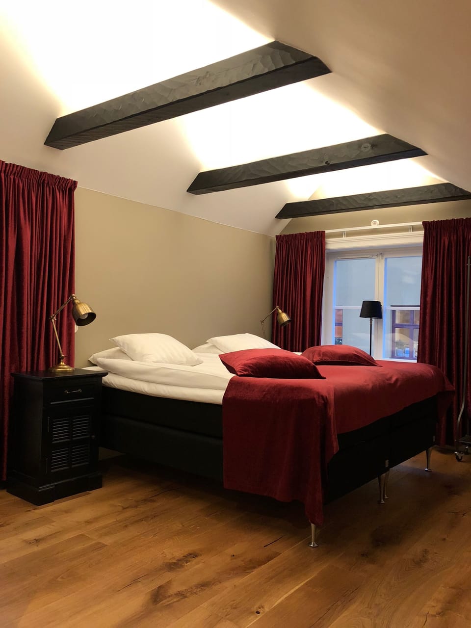 Classic Double Room, 1 King Bed | Individually decorated, individually furnished, blackout drapes