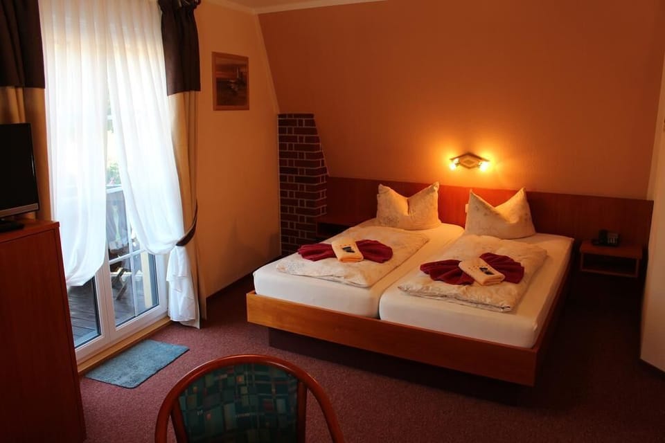 Standard Double Room | Desk, free WiFi, bed sheets