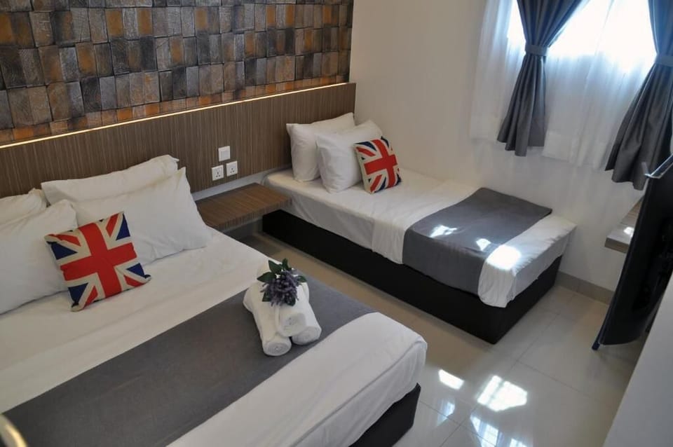 Deluxe Triple Room | Desk, soundproofing, iron/ironing board, WiFi (free)