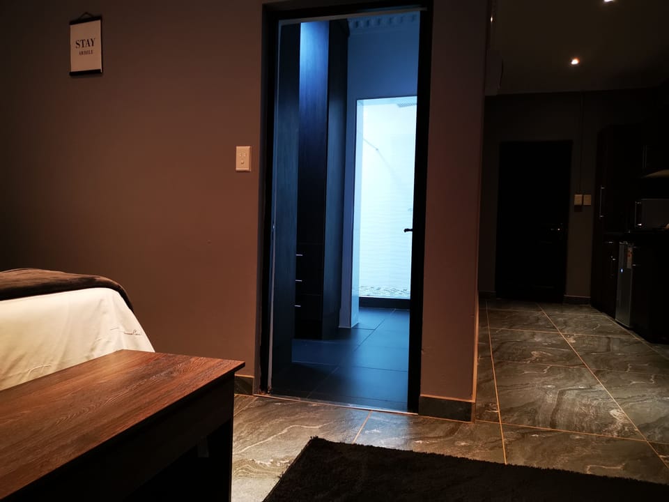 Premium Room | Desk, blackout drapes, WiFi (free)
