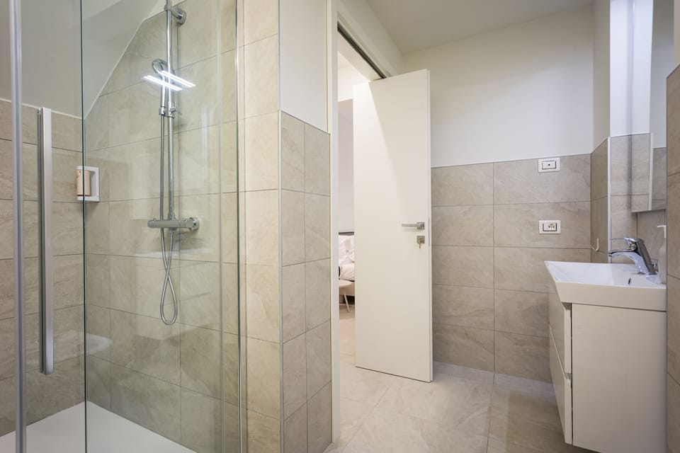 Double Room (Vò) | Bathroom | Shower, free toiletries, hair dryer, bidet
