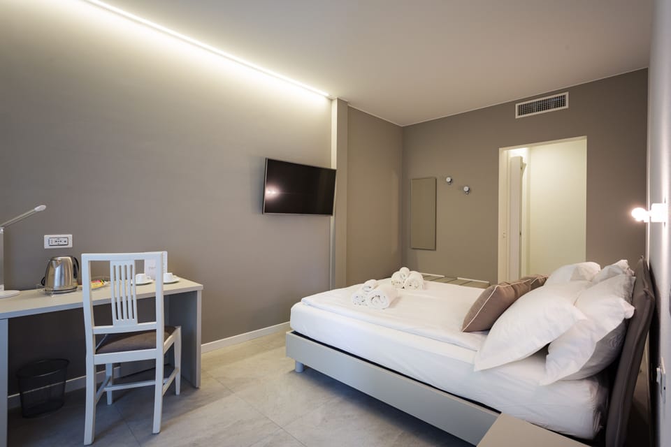 Double Room (Vò) | In-room safe, desk, blackout drapes, soundproofing
