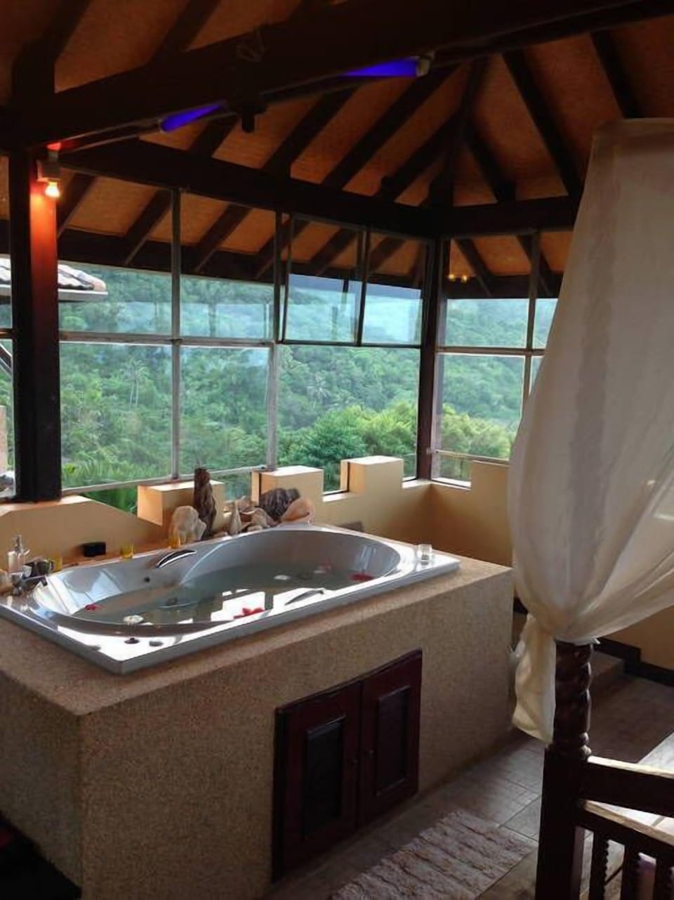 Villa, 4 Bedrooms, Non Smoking, Kitchen | Bathroom | Separate tub and shower, bathrobes, towels