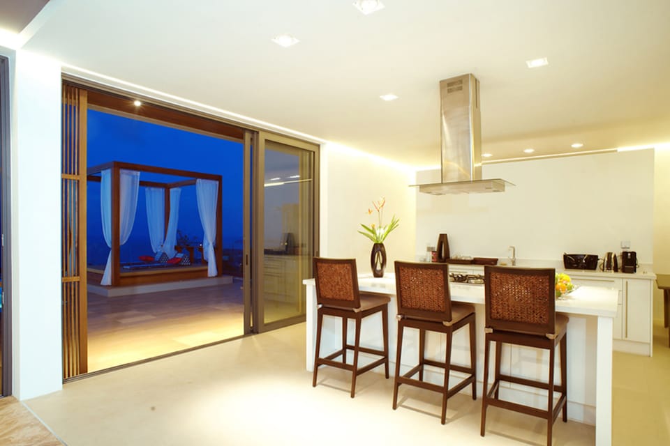 Villa, 3 Bedrooms, Non Smoking, Kitchen | Private kitchen | Full-size fridge, microwave, oven, stovetop