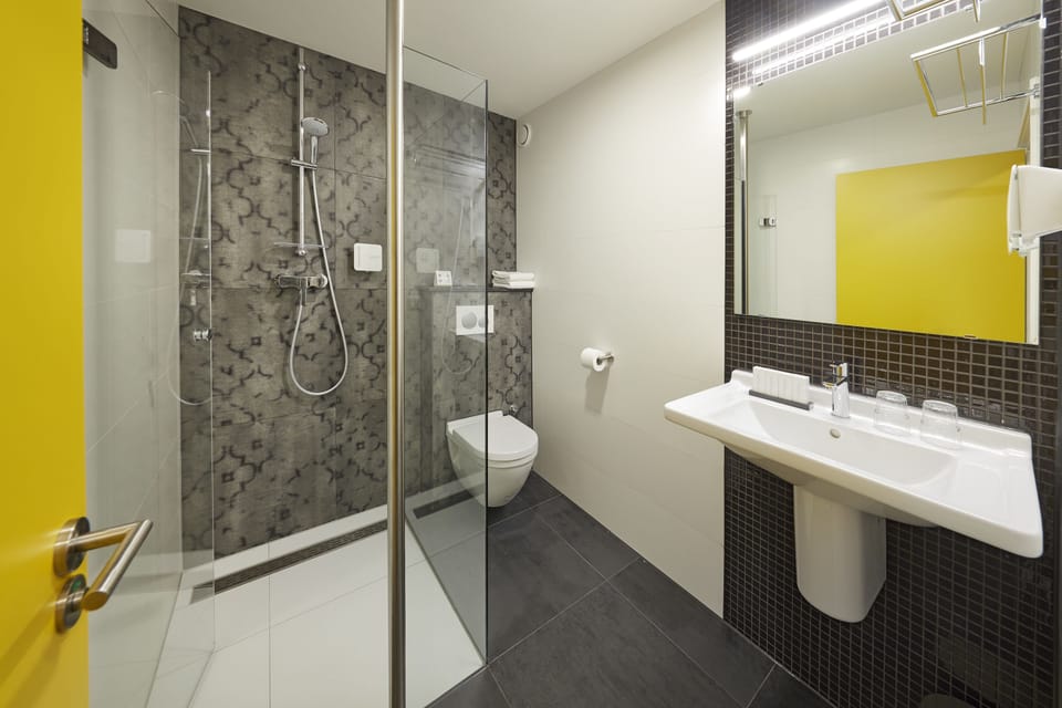 Shower, free toiletries, hair dryer, towels