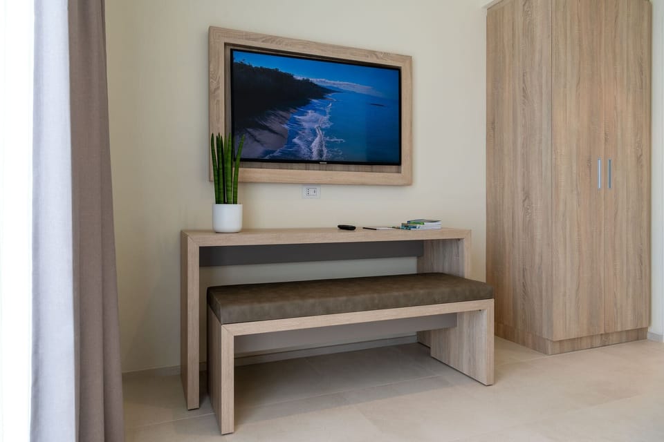 Family Room | Premium bedding, down comforters, minibar, in-room safe