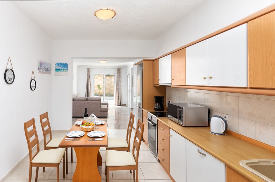 Deluxe Suite, 3 Bedrooms, Private Pool, Garden View | Private kitchenette | Fridge, stovetop, coffee/tea maker, electric kettle