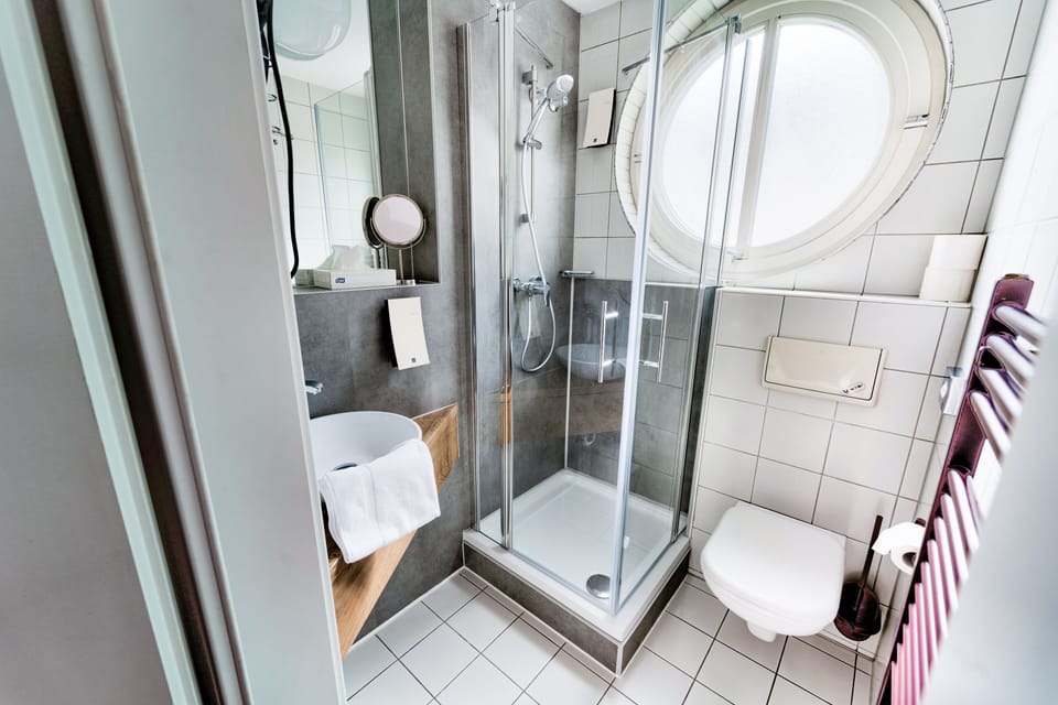 Comfort Double Room | Bathroom | Towels, toilet paper