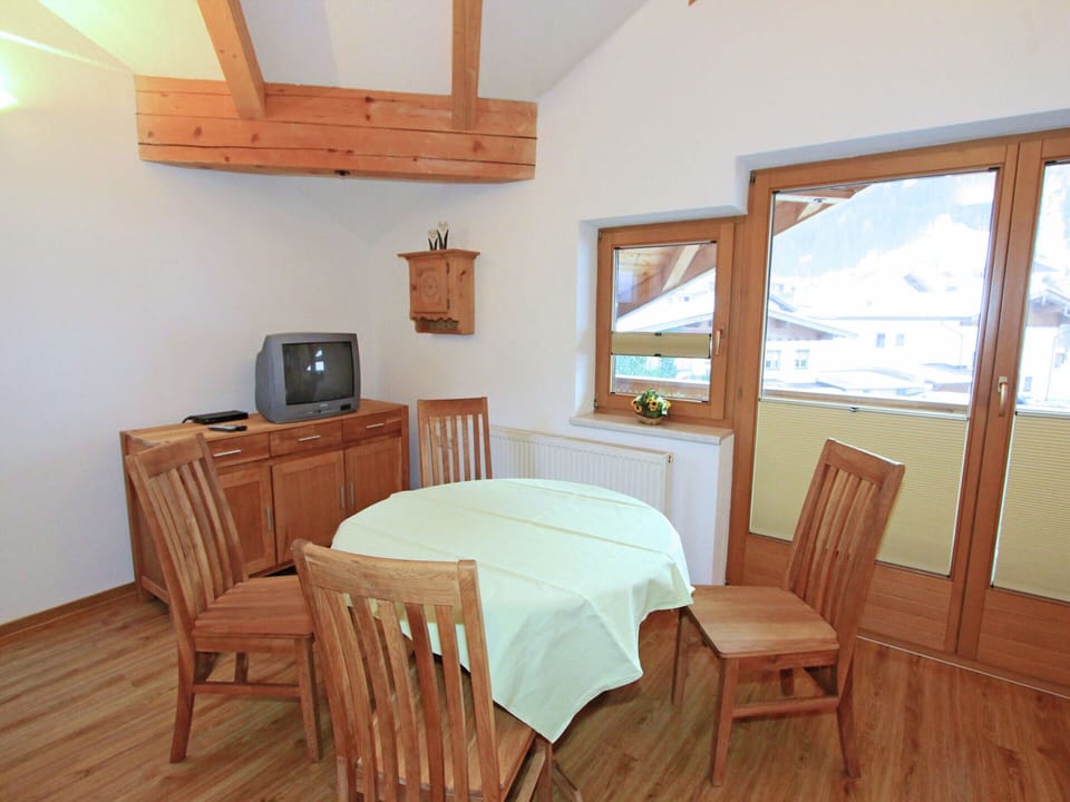 Apartment | Dining