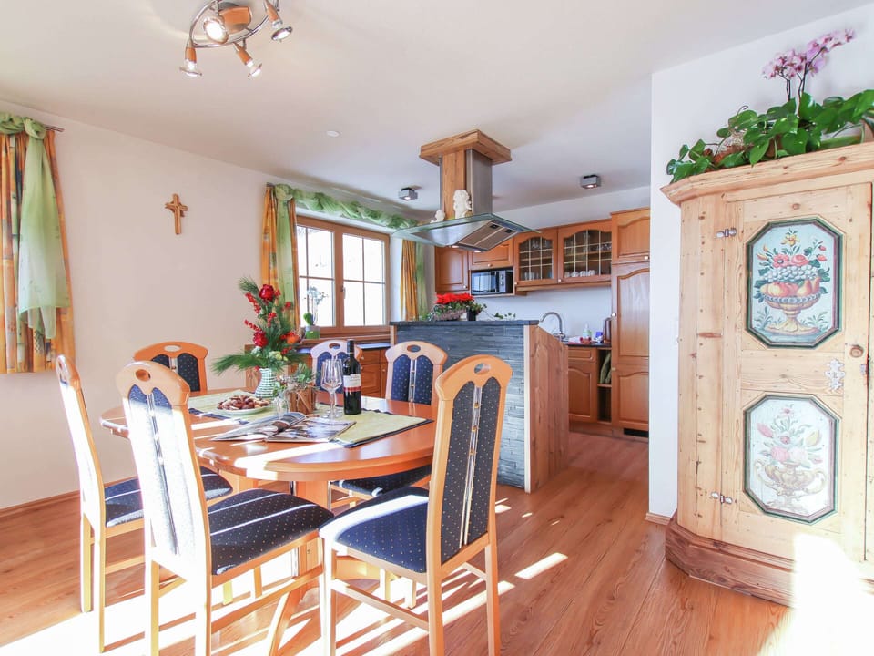 Apartment | Dining