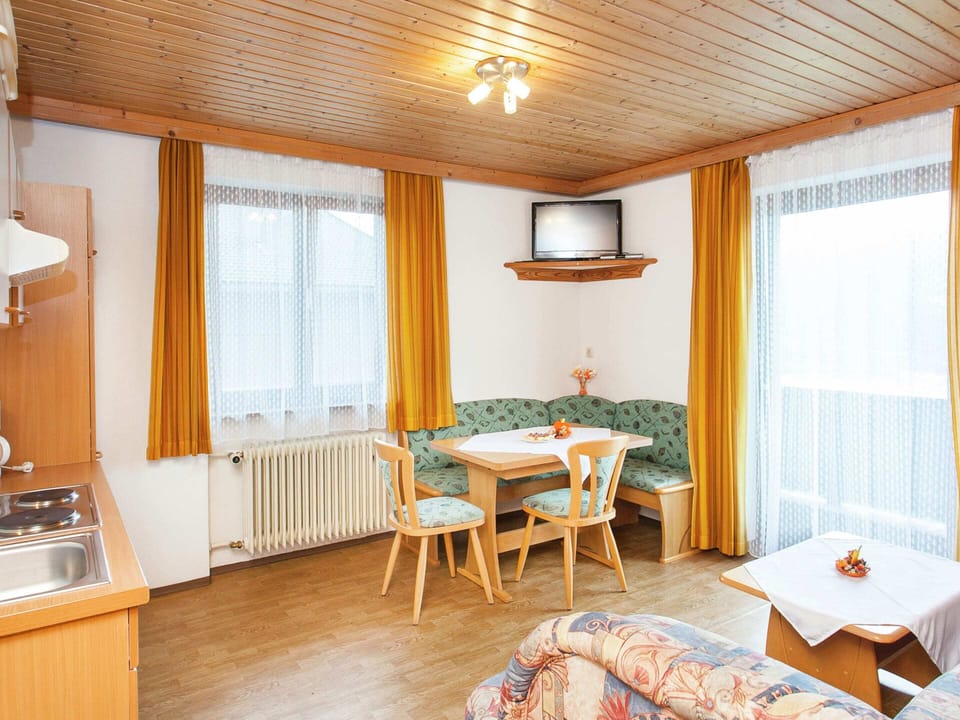 Apartment | Dining