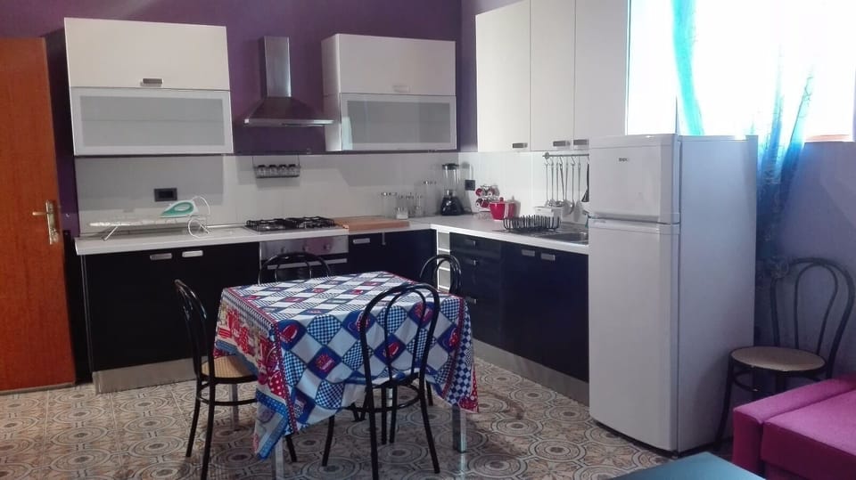 Apartment, 2 Bedrooms | Private kitchenette