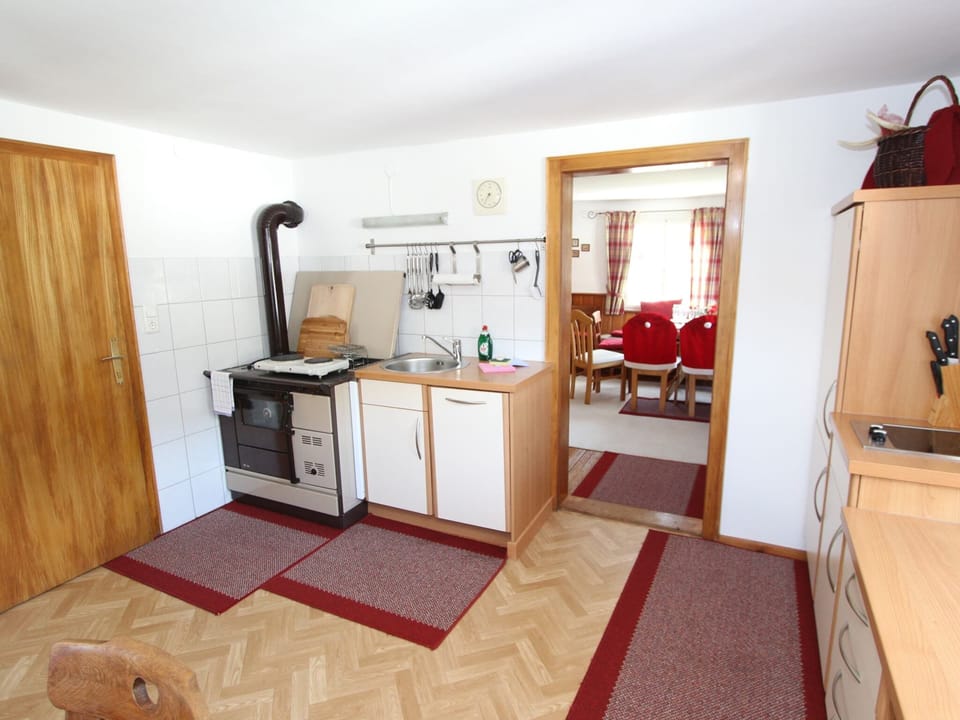 Chalet | Private kitchen | Stovetop, highchair
