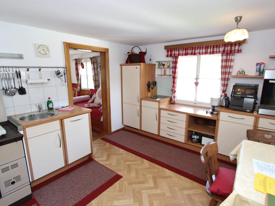 Chalet | Private kitchen | Stovetop, highchair