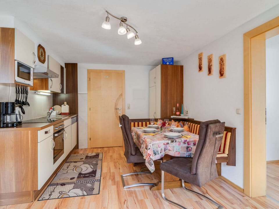 Apartment | Dining