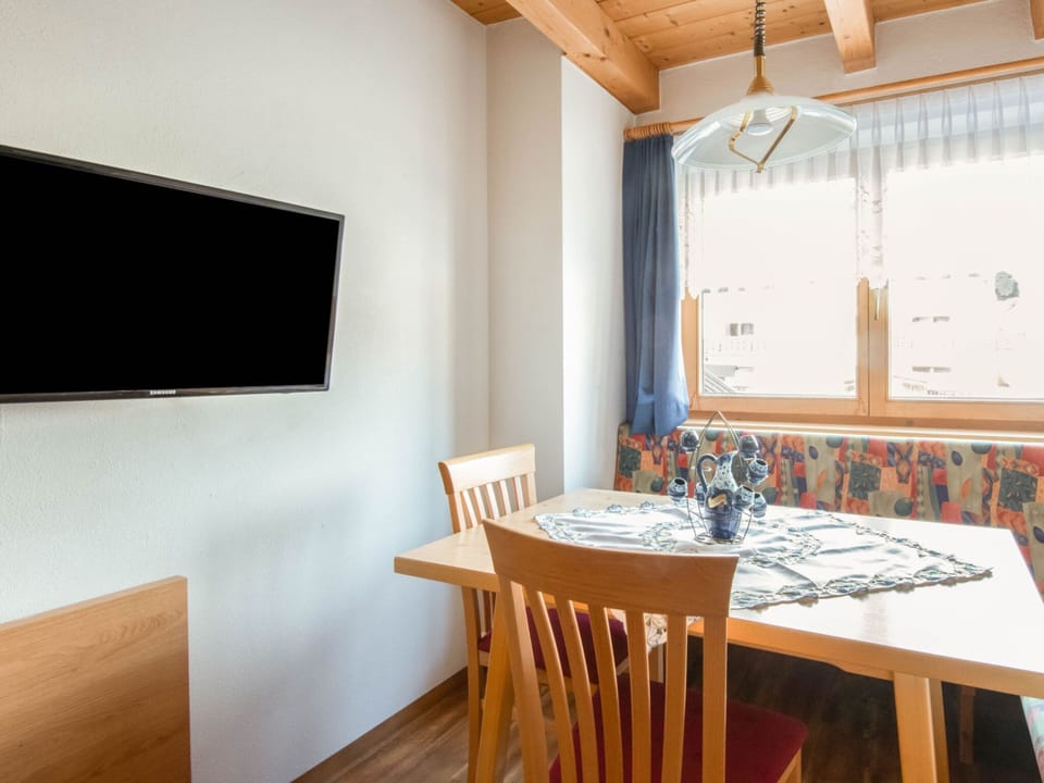 Apartment | Dining