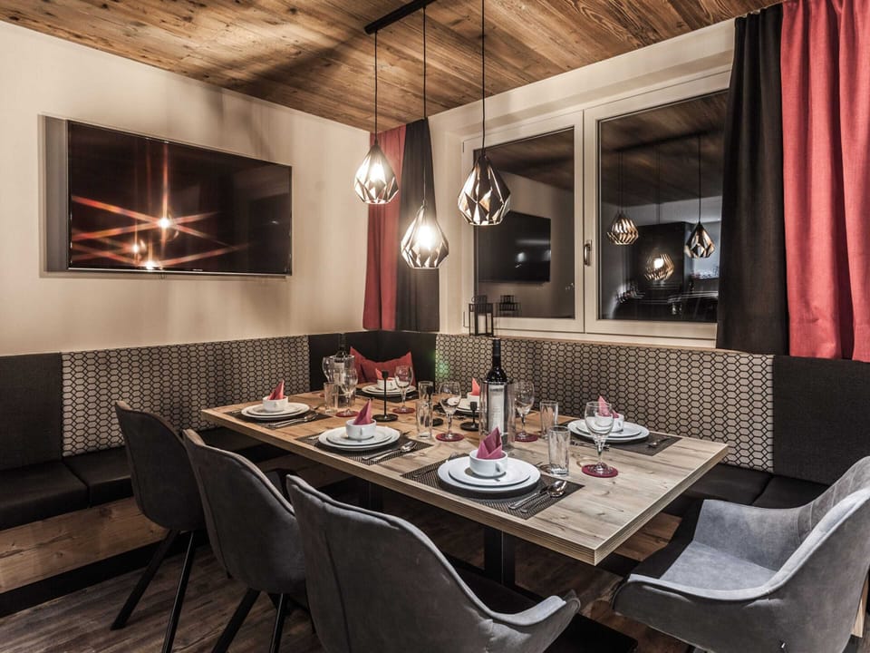 Chalet | Dining
