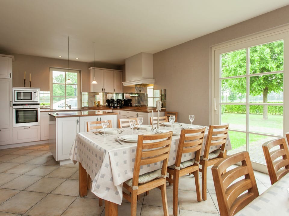 Villa | Dining